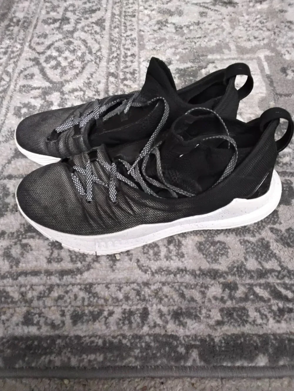 The Size 10 Under Armour Curry 5 Black sneakers are a stylish and comfortable op